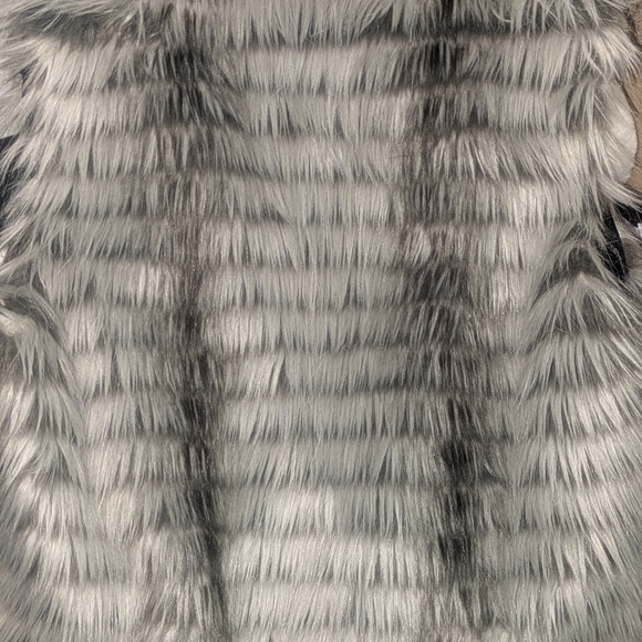 Kristen Blake Silver Faux Fur Jacket - Picture 7 of 9